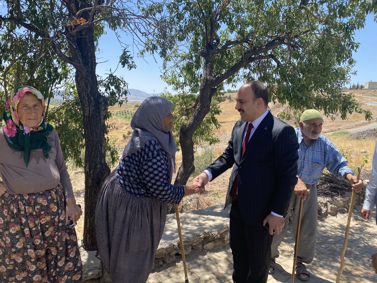 79musabeyli's tweet photo. Kaymakamımız İbrahim ŞAHİN, aziz şehidimiz Recep TAŞÇI’nın kıymetli annesi Rahime TAŞÇI’yı evinde ziyaret etti.
#musabeyli #musabeylikaymakamlığı #kilis #şehitaileleri https://t.co/xFHb3EQJpz