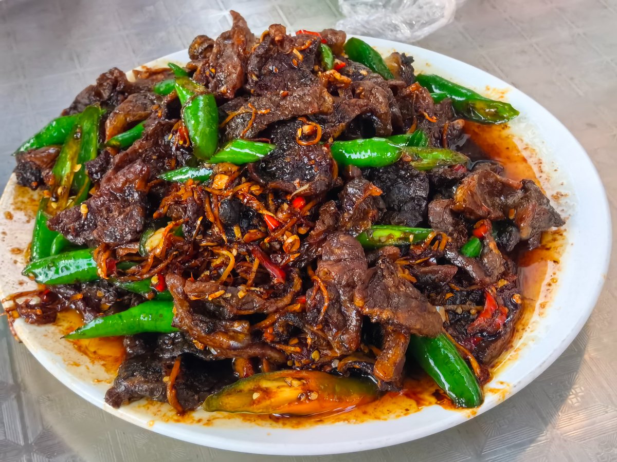 boy_jiaming's tweet photo. 广西防城港港口区😋第云夜市，这个炸猪肺真的香，吃得都流水了馋死了🤤🤤🤤 https://t.co/Yxbcakfx2v