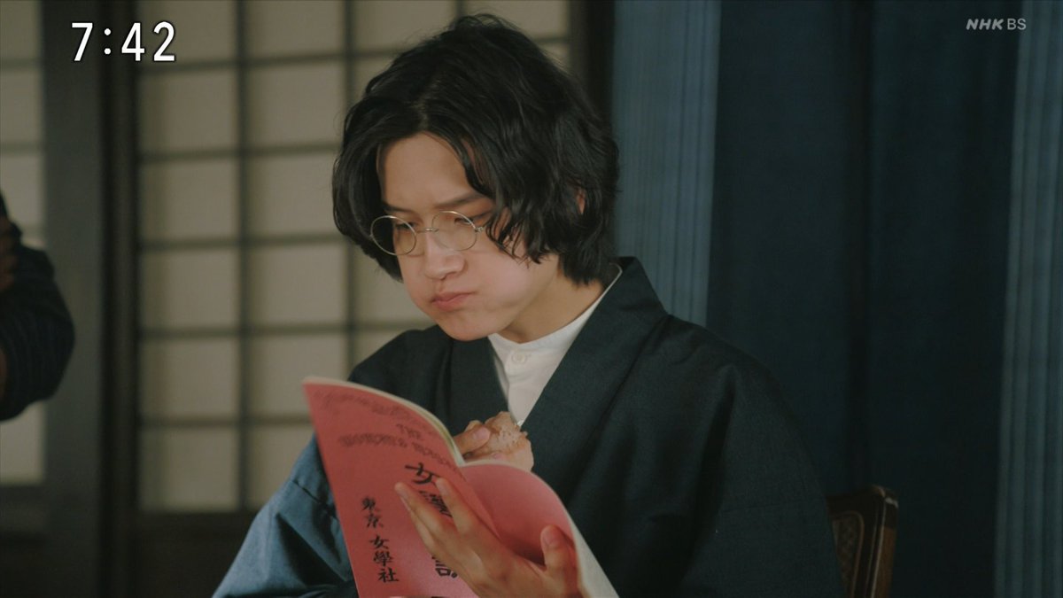 hizocco's tweet photo. #風薫る【女学雑誌】シマケンが蒸麺包を食べながら読んでた雑誌は、明治18年に創刊された 日本初の本格的女性誌「女学雑誌」。女学とは「女性の地位向上・権利伸張・幸福増進のための学問」とされる。創刊号に「日本の婦女をしてその至るべきに至らしめんことを希図す」と発刊の主旨が記されています。 https://t.co/PpH48WZhVz