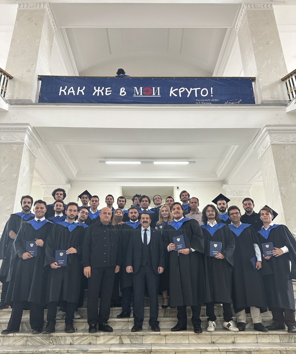 DrAhmetGok's tweet photo. Rusya Federasyonu'nun en gözde Üniversitelerinden birisi olan Moskova Enerji Enstitüsü’nde (MEİ) eğitimini tamamlayan öğrencilerimizin mezuniyet programına katıldık.

Mezun olan Türk öğrencilerimizi bu anlamlı günlerinde yalnız bırakmamış olduğumuz mezuniyet programında herkese Büyükelçimiz Sayın Dr. Tanju Bilgiç Beyefendinin selamlarını ve başta öğrencilerimiz olmak üzere tüm gençlere, hocalara ve Üniversite yönetimine başarı ve mutluluk dileklerimizi ilettik.