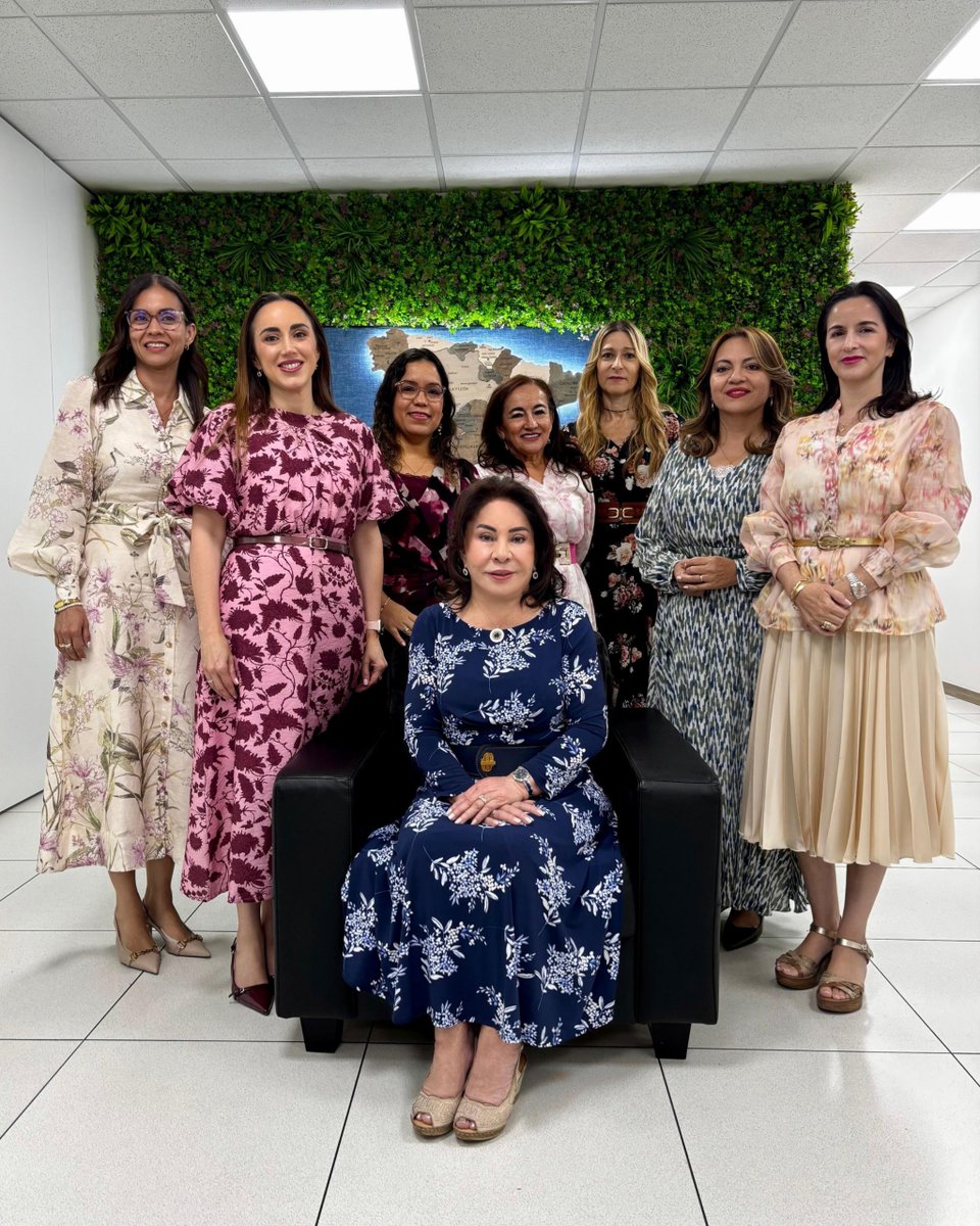 MLPiraquive's tweet photo. Reunión de la hermana María Luisa con el grupo de músicos para avanzar en la labor de los himnos en otros idiomas. Durante su estancia, también coordinó actividades con los colaboradores de las oficinas de la Iglesia en España. https://t.co/zfB4zVJa3v