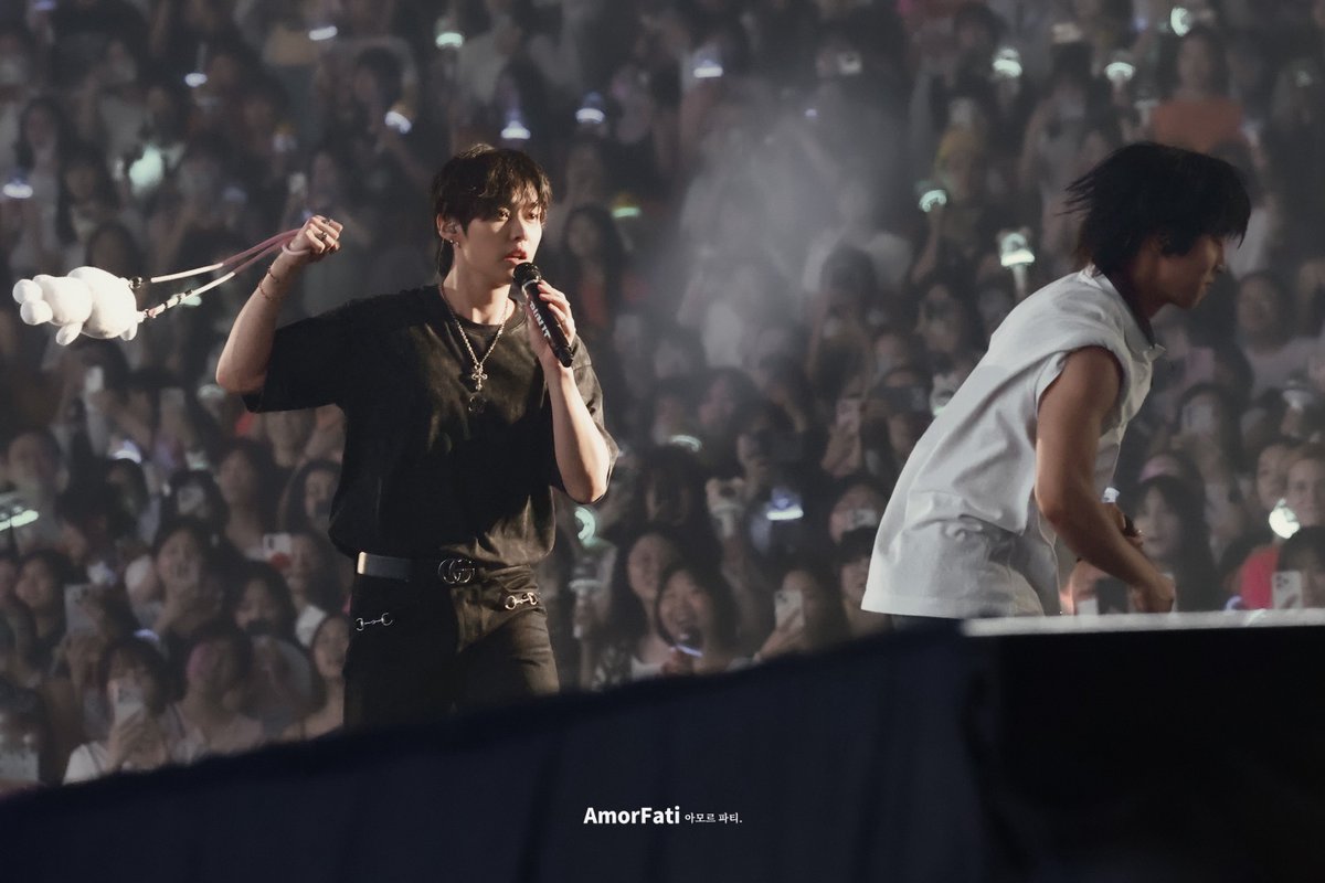 AmorFati_9800's tweet photo. 260729 Run it Seoul

#리노 #LeeKnow #한 #HAN
#StrayKids #스트레이키즈 https://t.co/Nr7OYWEC8E