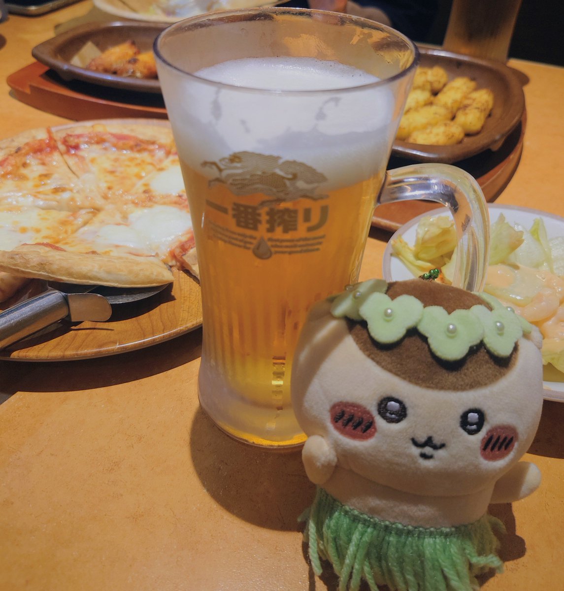 pikarrrrrin's tweet photo. 週の真ん中に1年ぶりのサイゼ女子会🍴
伯方の塩選手権開催し今年イチ笑ってしぬかと思った(優勝しました🏆) https://t.co/Evy76i2eFr