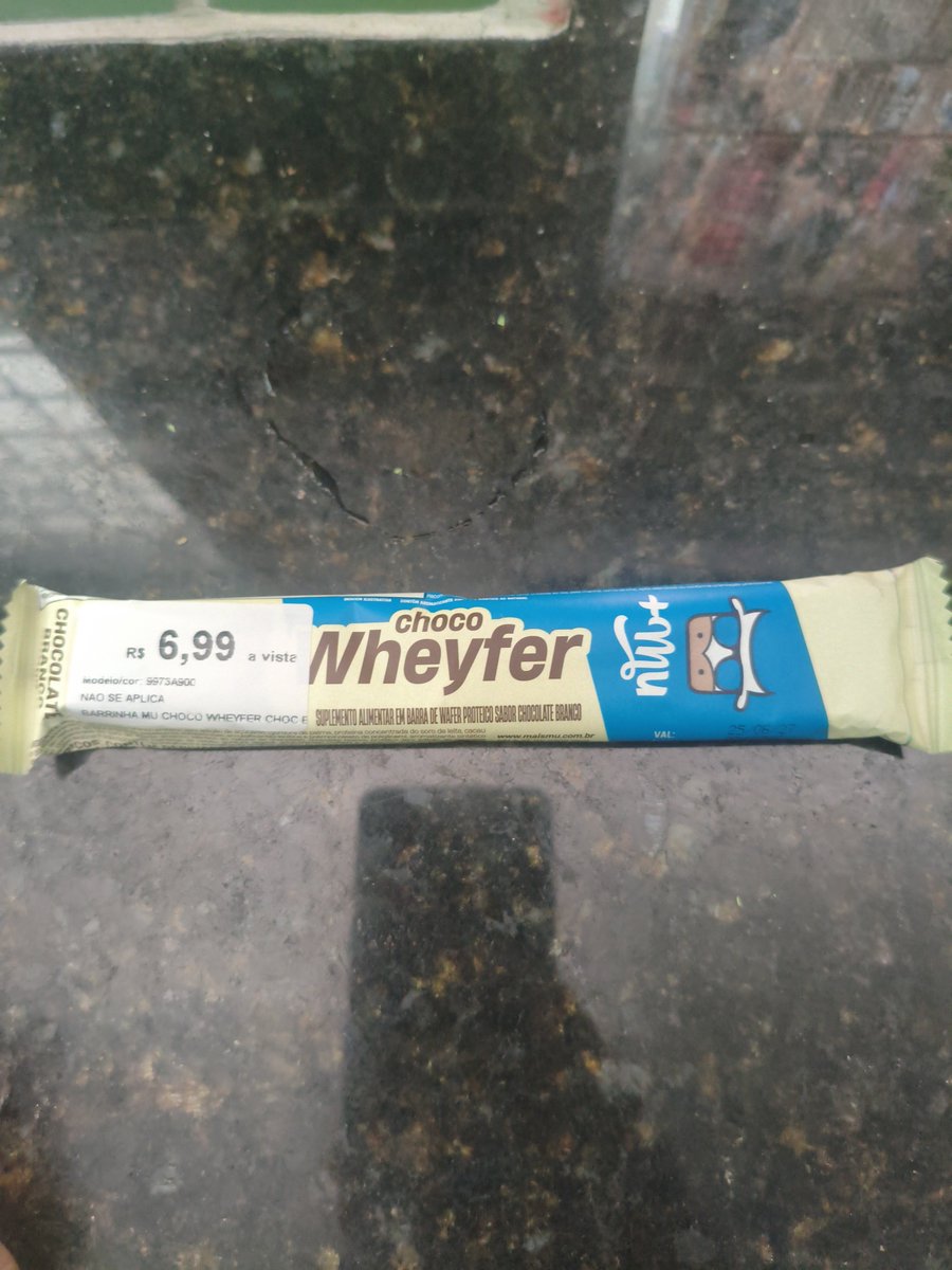 JLK1918's tweet photo. Um único chocolate desse é 6,99... Que abusado. Alguém de dá dica de como ir para o exterior de preferência Austrália. https://t.co/BcjAqBBlHK