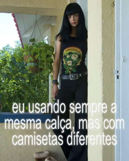 SenhorMath23762's tweet photo. Tenho duas calças e 55 camisetas com estampas diferentes https://t.co/APactYaDC4