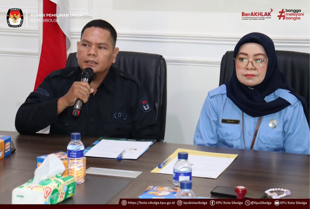 KpuSibolga's tweet photo. #TemanPemilih, KPU Kota Sibolga melaksanakan Penandatanganan Perjanjian Kerjasama dengan Lembaga Penyiaran Publik Radio Republik Indonesia (LPP RRI) Sibolga tentang Pelaksanaan Tugas dan Fungsi di Kantor KPU Kota Sibolga, Rabu (29/7/2026).

#KPUMelayani https://t.co/aQ4l9pjkoN