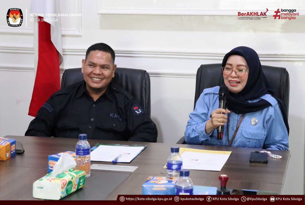 KpuSibolga's tweet photo. #TemanPemilih, KPU Kota Sibolga melaksanakan Penandatanganan Perjanjian Kerjasama dengan Lembaga Penyiaran Publik Radio Republik Indonesia (LPP RRI) Sibolga tentang Pelaksanaan Tugas dan Fungsi di Kantor KPU Kota Sibolga, Rabu (29/7/2026).

#KPUMelayani https://t.co/aQ4l9pjkoN
