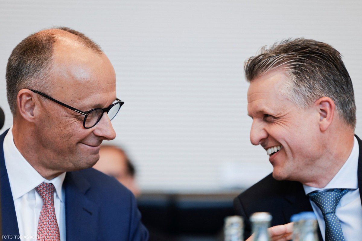_FriedrichMerz's tweet photo. Die @cducsubt-Fraktion hat @thorsten_frei zum neuen Vorsitzenden gewählt. Lieber Thorsten, mit Dir gewinnt unsere Fraktion einen erfahrenen und verantwortungsvollen Vorsitzenden. Ich gratuliere Dir herzlich zu deiner überzeugenden Wahl. Ich freue mich auf die weitere erfolgreiche Zusammenarbeit für die Union und unser Land!