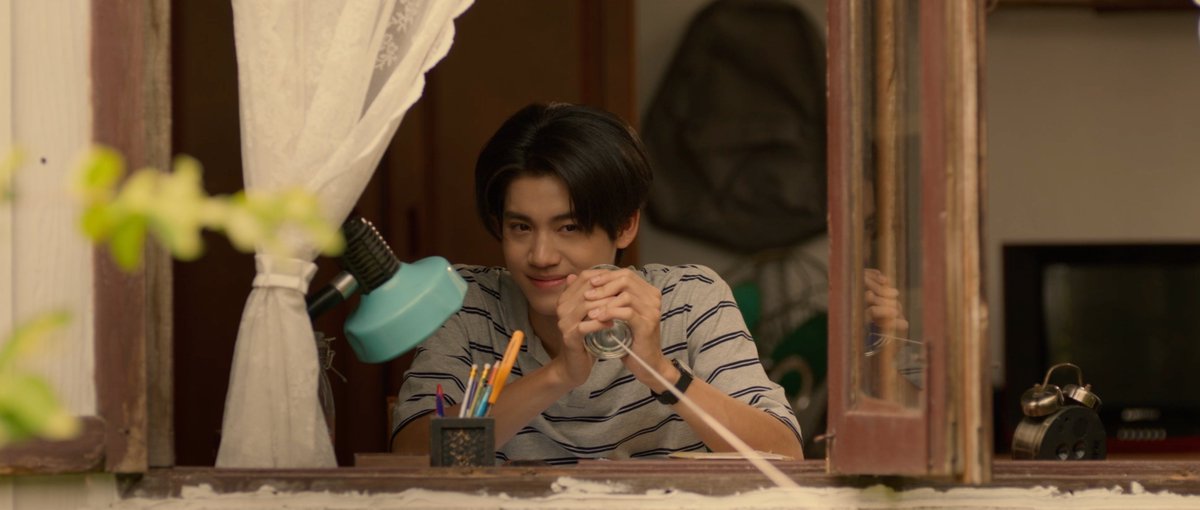 GMMTV's tweet photo. คิดถึงคนที่อยู่บ้านตรงข้ามด้วย ❤️
#WhenOrangesFallFinalEP

@almondsleepp  @___progresss___ https://t.co/rqkp6Y52Cz