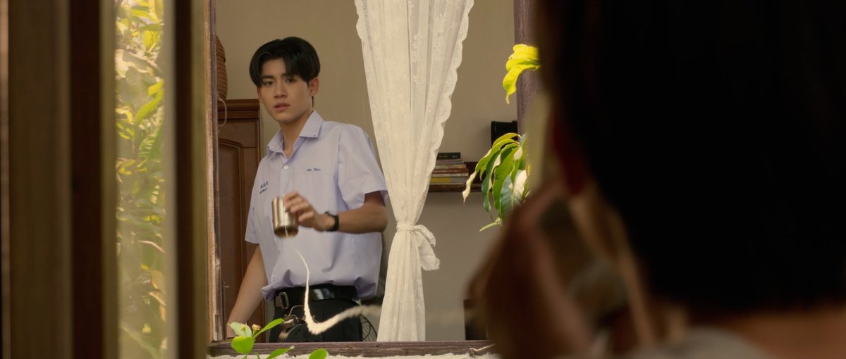 GMMTV's tweet photo. คิดถึงคนที่อยู่บ้านตรงข้ามด้วย ❤️
#WhenOrangesFallFinalEP

@almondsleepp  @___progresss___ https://t.co/rqkp6Y52Cz