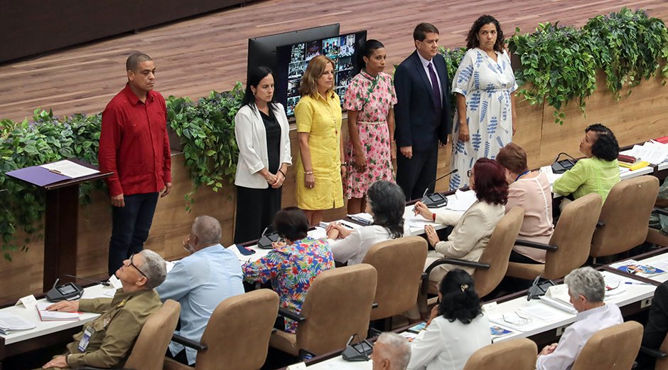 cubadebatecu's tweet photo. 👉🏻 Parlamento cubano valida la elección de diez nuevos diputados para cubrir vacantes https://t.co/vMVVryFuJr https://t.co/Jxo7f8T9bt