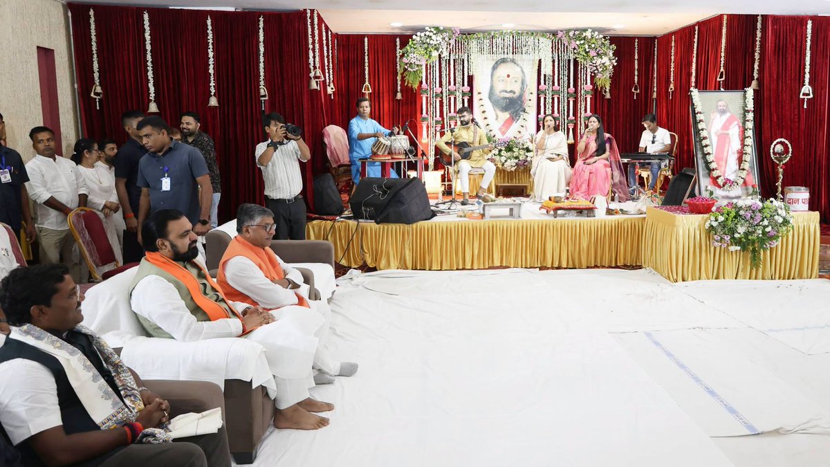samrat4bjp's tweet photo. दादीजी मंदिर, गांधी मैदान, पटना एवं बाबा बलराम आश्रम, यारपुर में आयोजित कार्यक्रमों में सम्मिलित होकर श्रद्धालुओं एवं संतजनों का आशीर्वाद प्राप्त किया।

धर्म, संस्कृति और सामाजिक समरसता हमारी अमूल्य धरोहर है। https://t.co/9Jg5vnrKAv