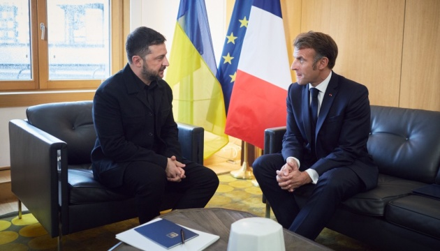 LegendsLviv's tweet photo. Volodymyr Zelensky discussed with Emmanuel Macron the results of his Washington visit and the prospects for peace, while also offering support to fight the fires in France.

#Ukraine #France #Zelensky https://t.co/iX12uMr2Za