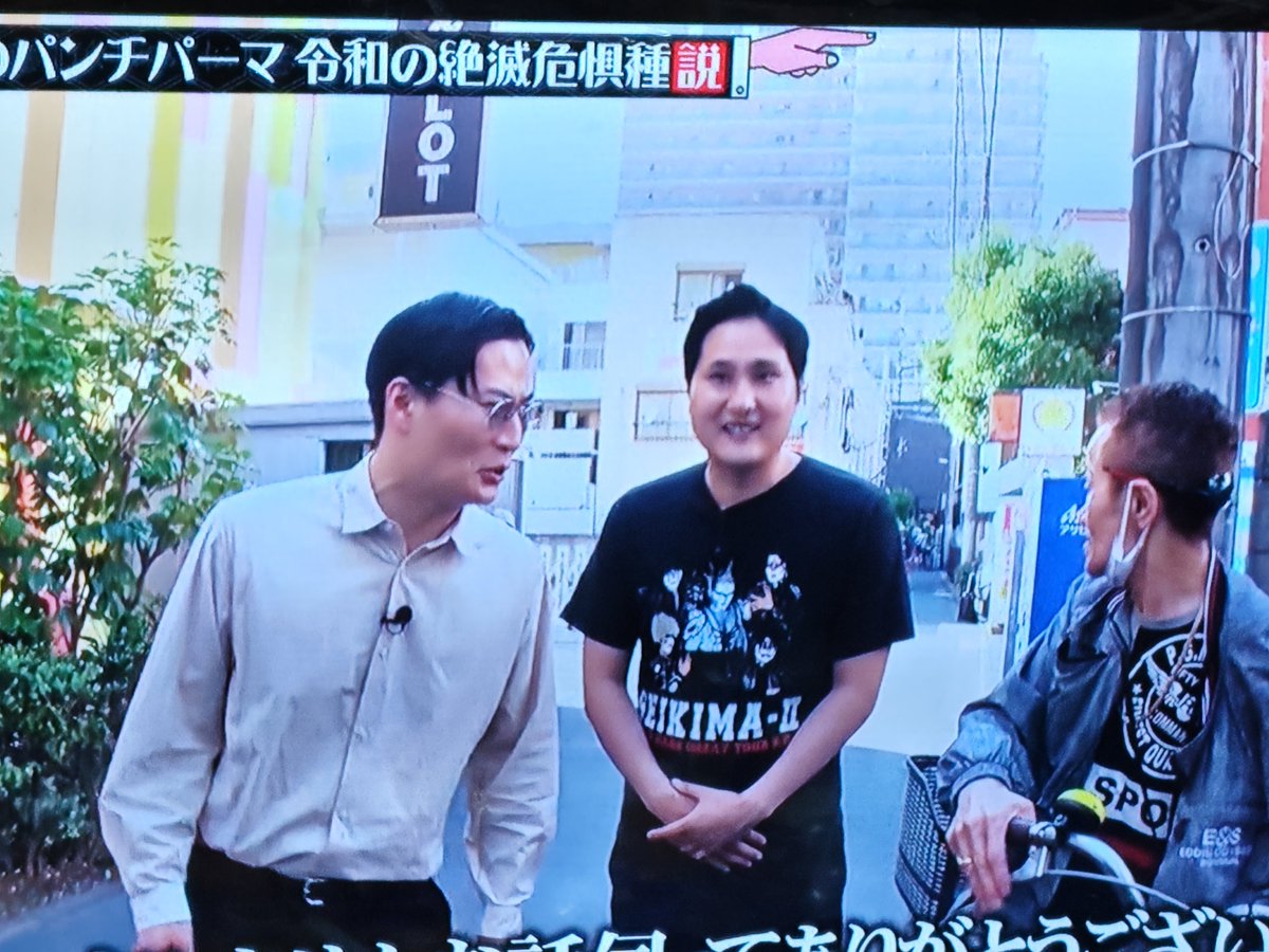 fanks_dynamix's tweet photo. 聖飢魔IIのTシャツ着てるやん！
信者なの？
#水曜日のダウンタウン https://t.co/x6Kwt2ohmi
