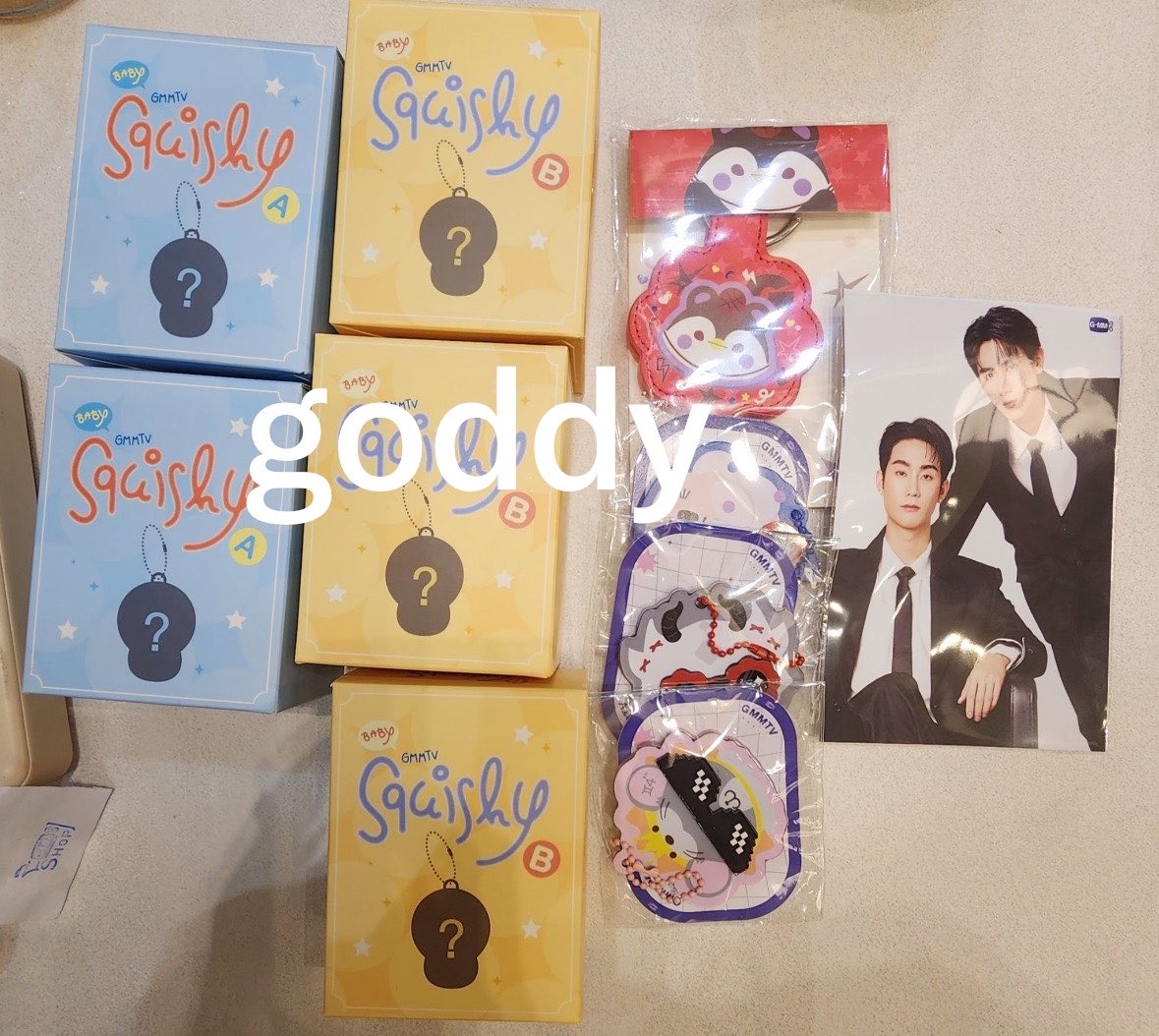 Goddyly9's tweet photo. ปล่อยต่อ setนี้3,300 (เราฝากร้านหิ้วมาเกินค่ะ)  😭
#งานมหกรรมนิยายนานาชาติ2026xGMMTV #ตลาดนัดgmm #ตลาดนัดgmmtv https://t.co/ieODgelIRL