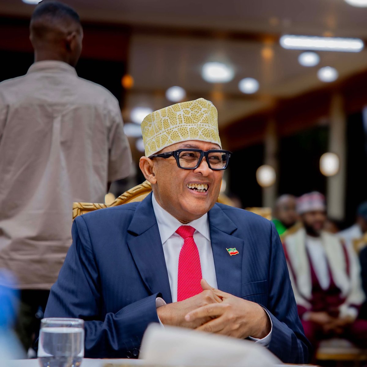 SSTHawdReserve's tweet photo. Waxaad ku fashilantay inaad soo dhisto xukuumad tayo leh oo si hufan ugu adeegta shacabka, kuna dhisan waddaniyad, xilkasnimo, hoggaamin sugan, feejignaan, hal-abuur, waayo-aragnimo iyo xeeldheeri.

Sidaas awgeed, waxaan maanta kuugu abaalmarinayaa 100% mucaaradnimo, maadaama aad dhegaha ka furaysatay baaqii shacabka iyo talooyinkii dadkii ku aaminay ee doorka ku lahaa inaad talada dalka qabato.

Mucaaradnimadaydu ma aha mid shakhsi ku salaysan, balse waa mid ka dhalatay qiimaynta waxqabadka xukuumadda iyo gudashada waajibaadkeeda.