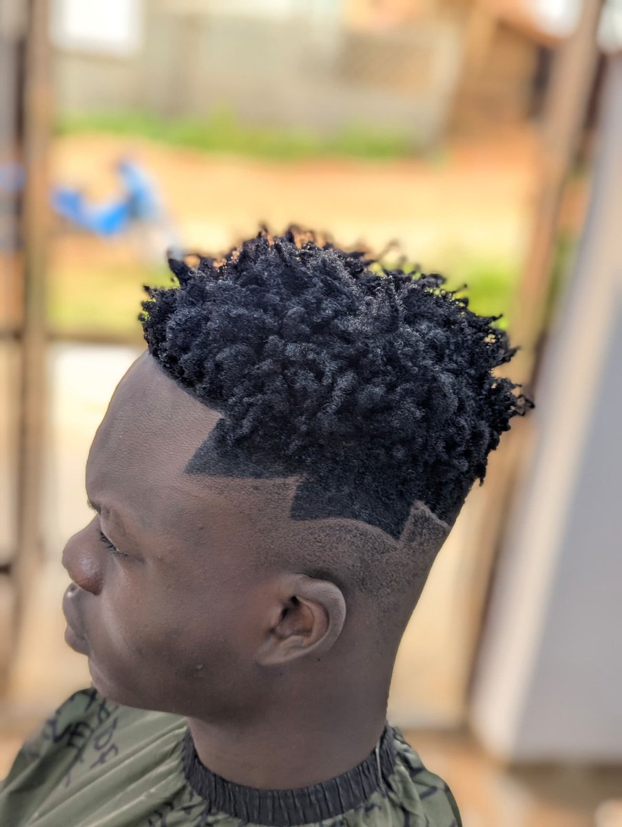 Hopemandc202's tweet photo. Hope's Cut @ ILE IFE ✅👀👌🫂 https://t.co/EoZhXwmxsH