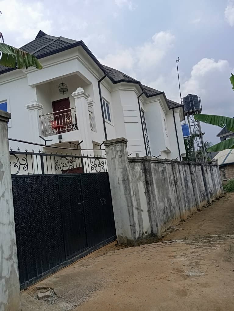 GospelTempleZ's tweet photo. _🏡 5-BEDROOM DUPLEX FOR SALE – AKPASAK ESTATE, UYO_

_📍 Location:_ Akpasak Estate, Off Oron Road, Uyo  
_🏠 Property Type:_ 5-Bedroom Duplex  
_🚿 Features:_ All Rooms Ensuite

_💰 Selling Price:_ ₦120 Million _Asking_  
_💼 Broker's Fee:_ 10%

_📞 Call/WhatsApp:_ 08105024726 https://t.co/5shwrHzaLH