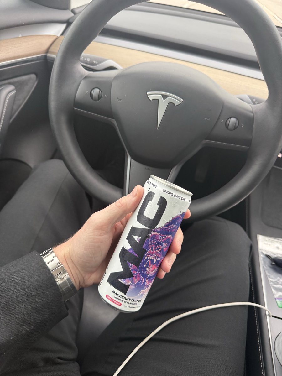 FUCTCOLLECTOR's tweet photo. @TheNotoriousMMA best way to start the day https://t.co/BJEK256FUq