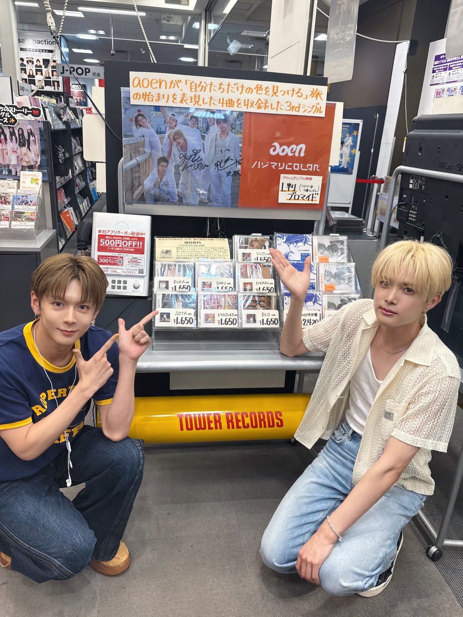 TOWER_NagoyaPrc's tweet photo. 【ご来店】
昨日 #aoen の #優樹 さん、#琉楓 さんがご来店くださいました！✨
コメントカードとサインポスターもいただきました✍️

3rd Single「ハジマリCOLOR」好評発売中💿
ラッキードローも開催中！

@aoen_official
#アオエン #aoen_ハジマリCOLOR https://t.co/uCDd0NSgdx