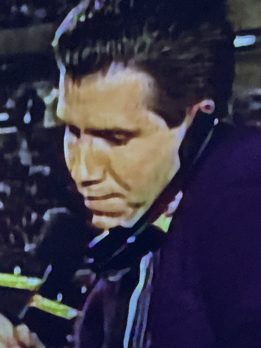 gimmickbag's tweet photo. pettingill looks like obama here https://t.co/9LeWK49sDi