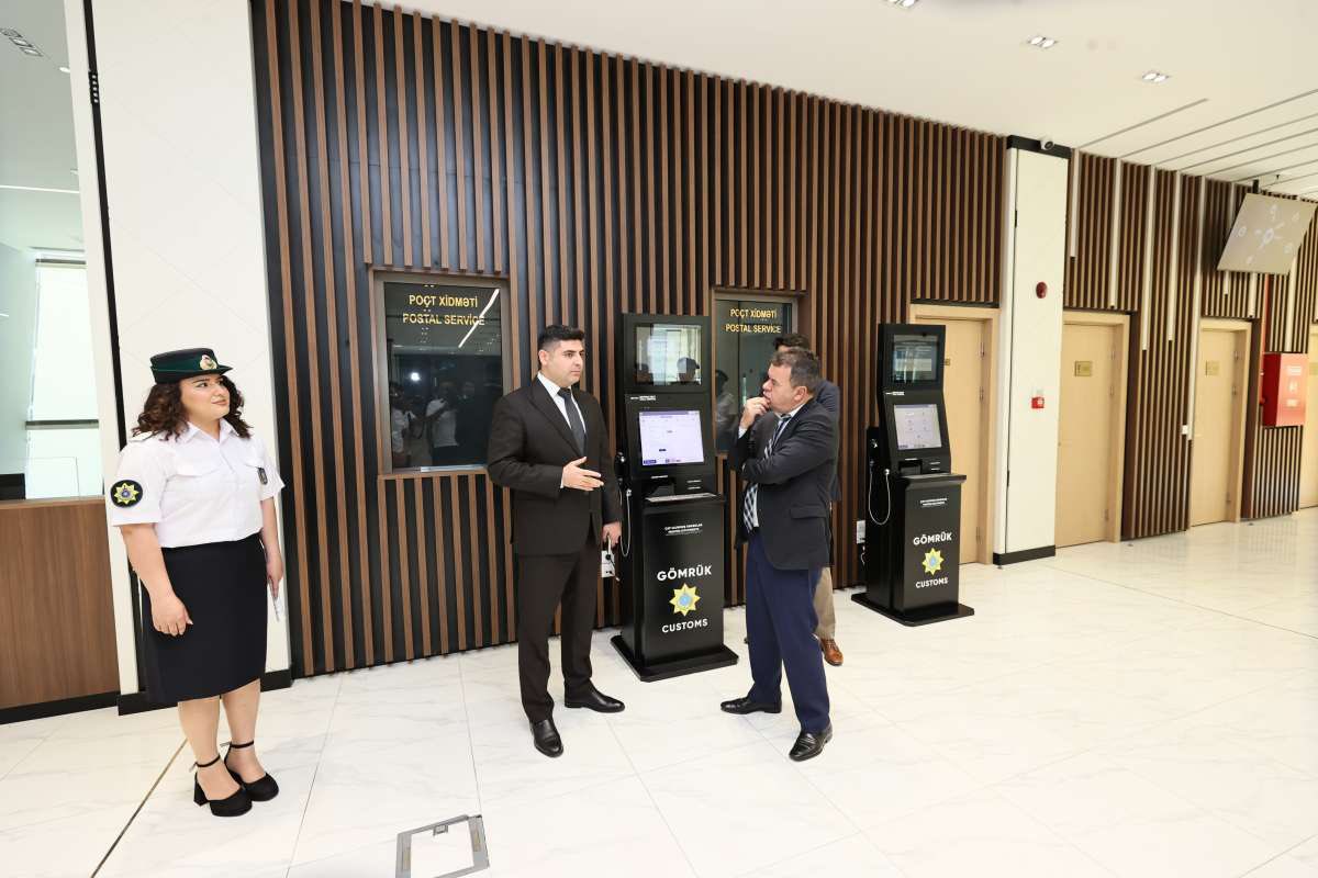 AzGomruk's tweet photo. Braziliya gömrük xidmətinin rəhbəri “Xanoba” gömrük postunda olub

Ətraflı: https://t.co/b9UjA0zJWe https://t.co/XqaPRFu0Ll