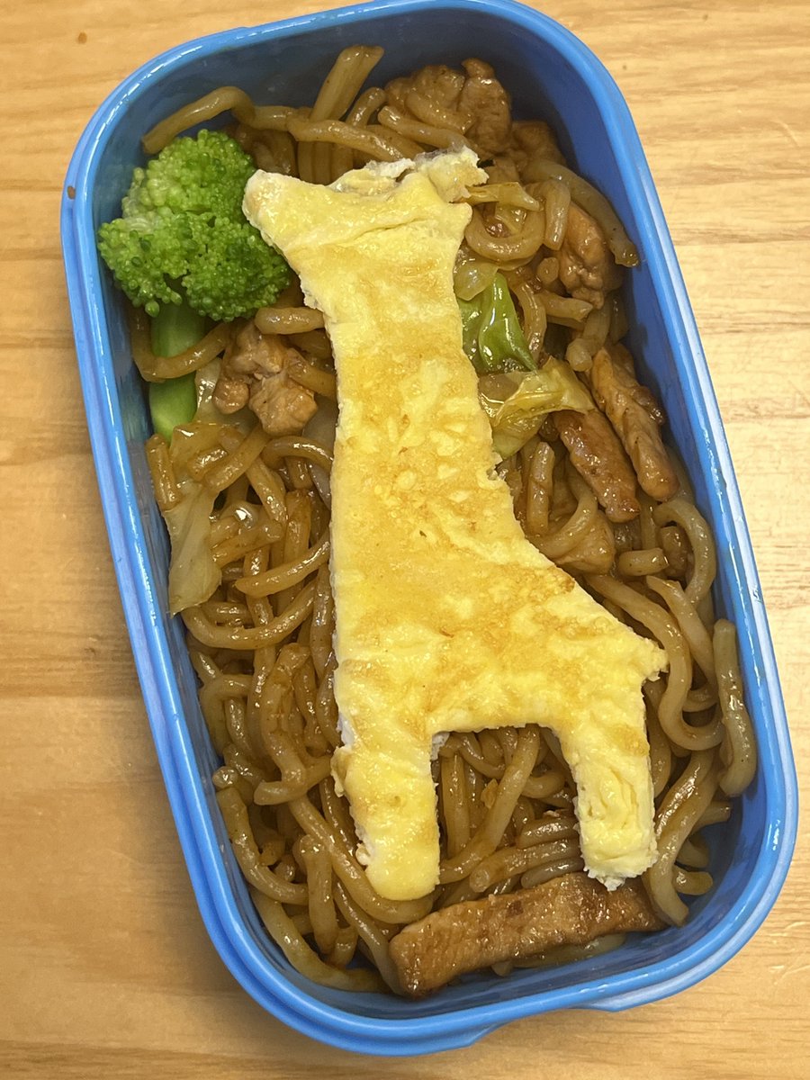 akaironomako's tweet photo. きりん焼きそば弁当 https://t.co/KBi7Un64sJ