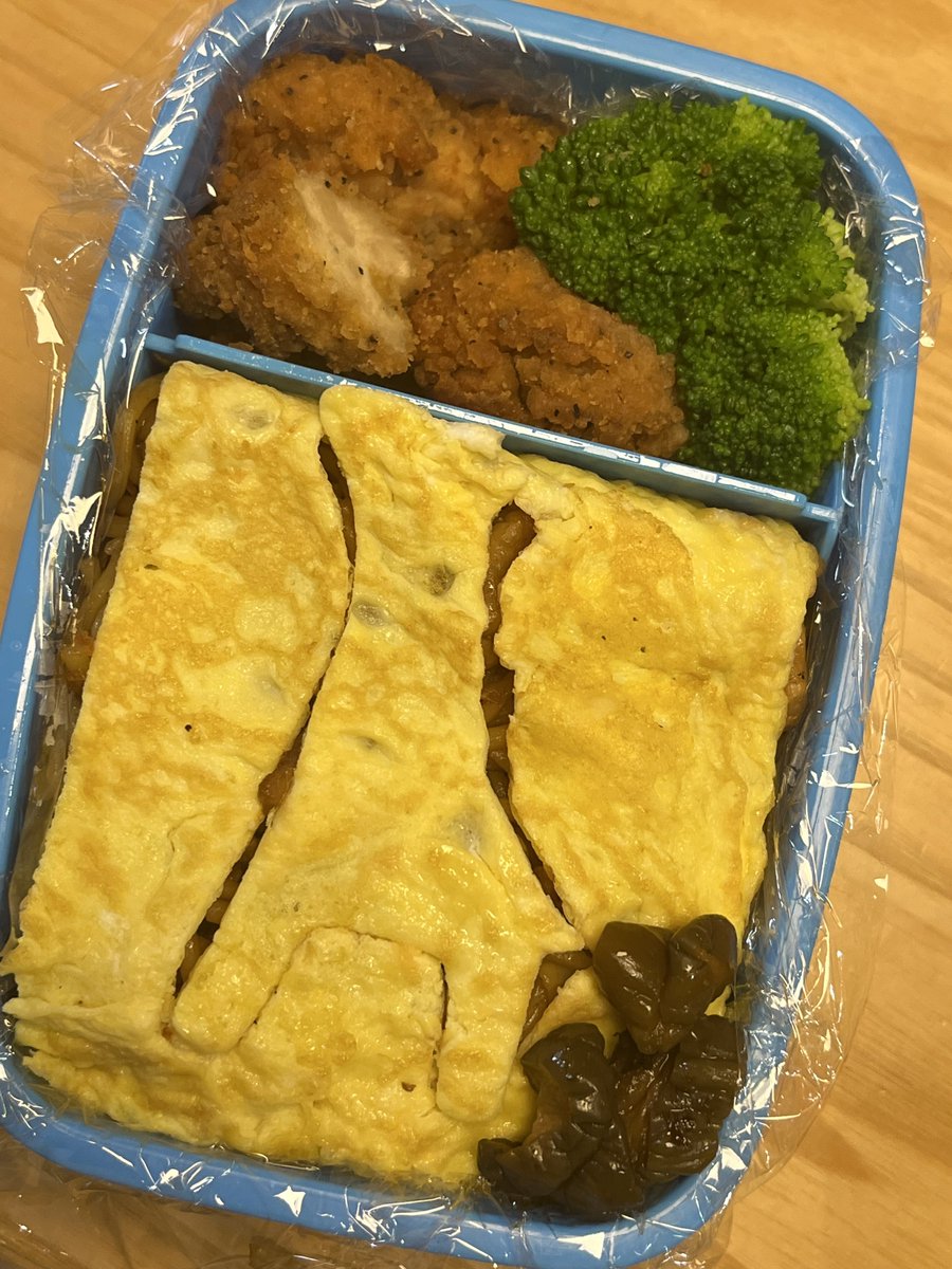 akaironomako's tweet photo. きりん焼きそば弁当 https://t.co/KBi7Un64sJ