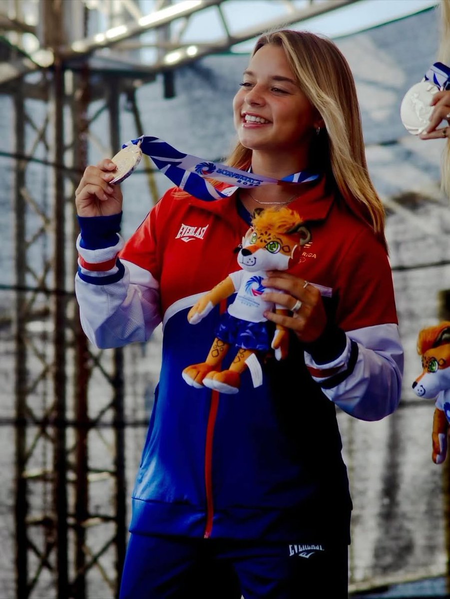 _TuNoticia's tweet photo. #Internacionales #Deportes 

Rachel Agüero gana medalla de ORO en los Juegos Centroamericanos y del Caribe Santo Domingo 2026.

La tica dominó la final del Shortboard femenino con una puntuación de 10.50, superando a la barbadense Chelsea Tuach (7.33). https://t.co/duMXmyuWMQ