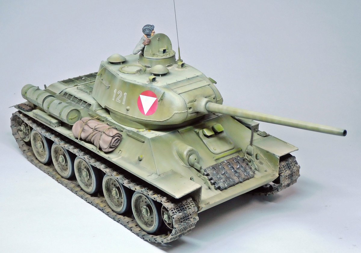 heygoro384's tweet photo. T-34/85 112工場　”オーストリア陸軍”　（1/25　タミヤ）

なんというかやり切った感がありますよね 
#今月作ったプラモ晒そうぜ https://t.co/NCwHimBfpN