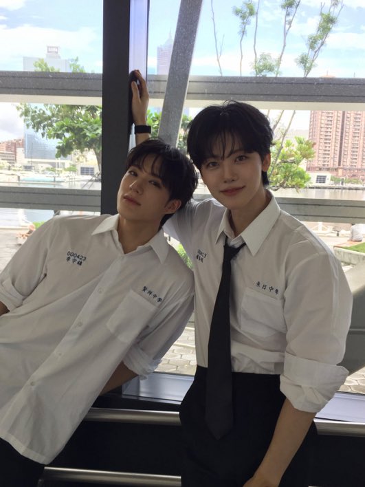 nmnverse's tweet photo. a #nomin few tweets au

jnjm as a hits chindo highscool couple yg ga perlu mikirin karir dan masa depan cz their entire future had already been mapped out by their parents ((mau jg))

//most of the convo are in english! https://t.co/AU5J2FVr75