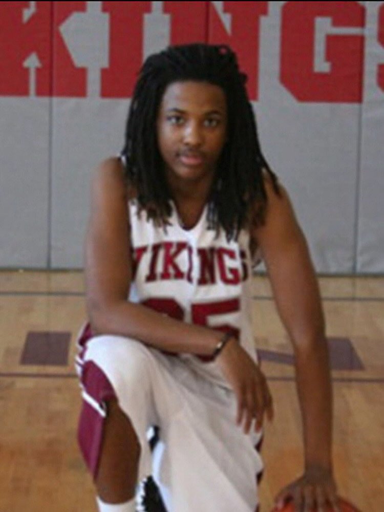 skiistiredasf's tweet photo. NEVER FORGET KENDRICK JOHNSON, the 17-year-old Lowndes High School student was found dead on January 11, 2013, head-first inside a vertically rolled-up gym mat.
Authorities ruled it an accidental death by positional asphyxia.
No one was ever charged. https://t.co/BVD9NGkkpg