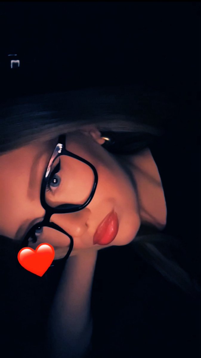 unechipiee's tweet photo. j’arrive après la guerre j’sais https://t.co/fMlnDovDED