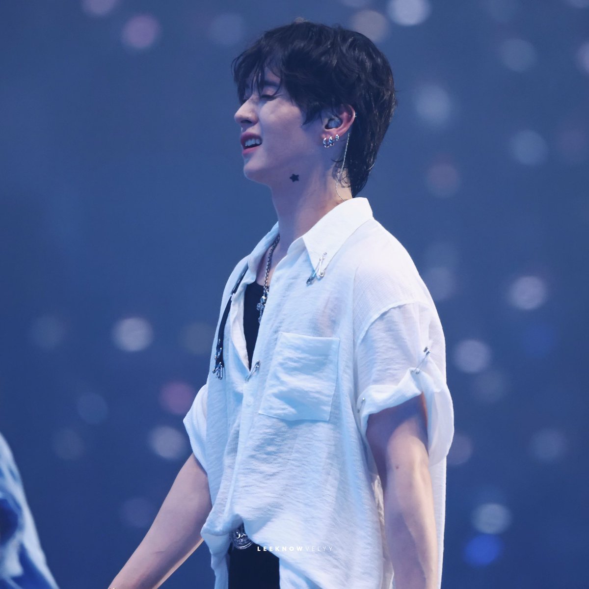 leeknowvelyy's tweet photo. 리노가 걷다가 갑자기 누구한테 윙크했는데 누구지 했더니 찬이었어ㅋㅋㅋ #리노 #방찬 #맏형즈 https://t.co/eGNbtpplMs