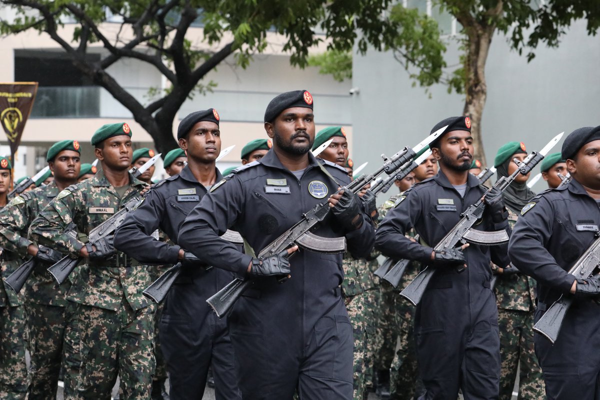 MNDF_Official's tweet photo. ދިވެހިރާއްޖޭގެ ފަޚުރުވެރި މިނިވަން ދުވަހުގެ މުނާސަބަތުގައި އެމްއެންޑީއެފުން ހުޅުމާލޭގައި އަސްކަރީ ހިނގާލުން މިއަދު ބާއްވައިފި.

https://t.co/ek4CFLz2Pz https://t.co/K1MVJW1YQY