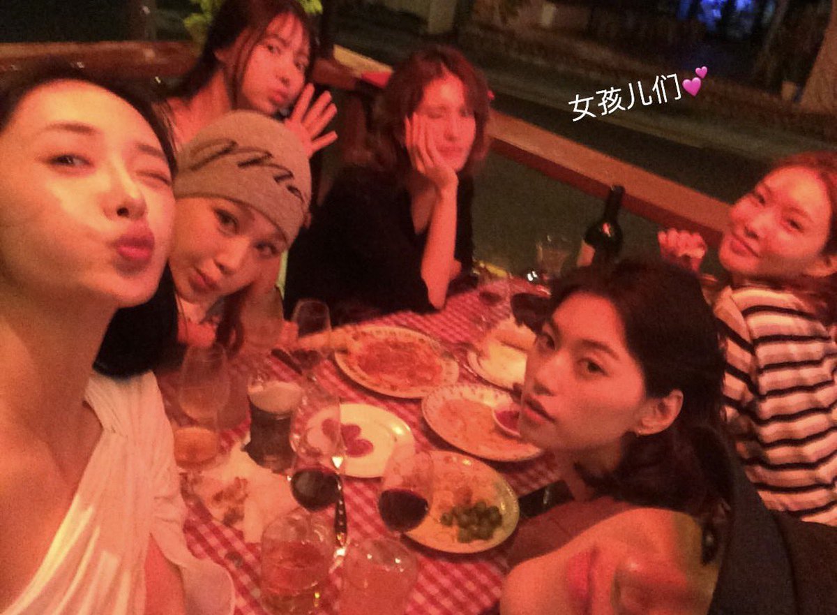 hiddenjxoxo's tweet photo. omg kyulkyung hangout with ioi girlies doyeon, chungha, somi, nayoung when she was in seoul last week 🥹 https://t.co/UHIBxchTYN