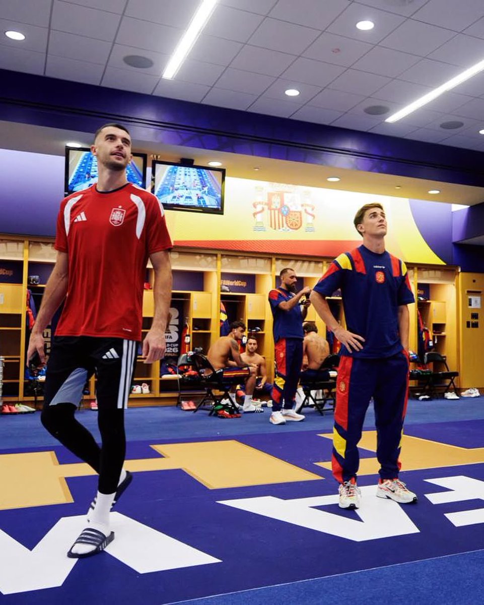 Gavifanboy's tweet photo. In the dressing room before the World Cup final 🇪🇸 https://t.co/kSQXm1zbCo