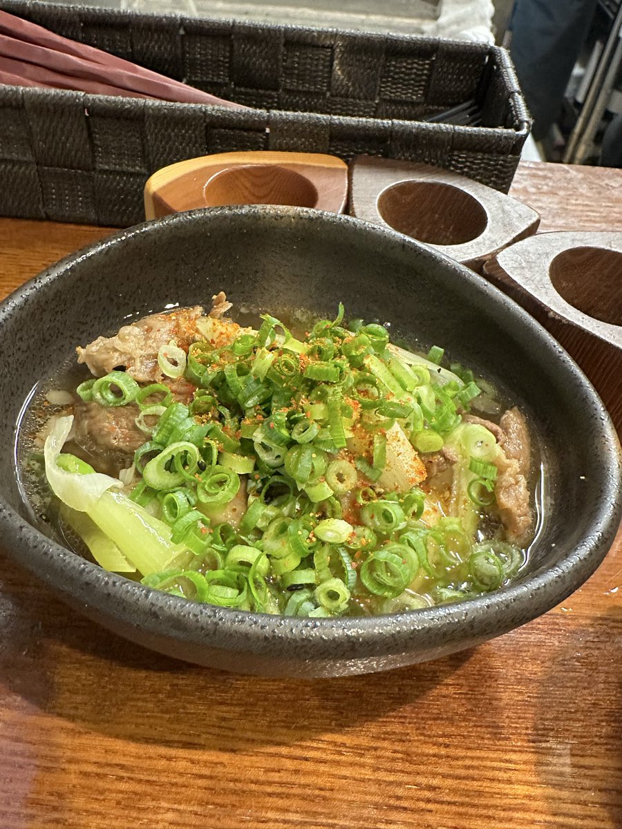wticket60's tweet photo. 最後は、牛すじのネギだく煮込みを産土で頂き、〆ました。😊 https://t.co/B2T4B37aJ2