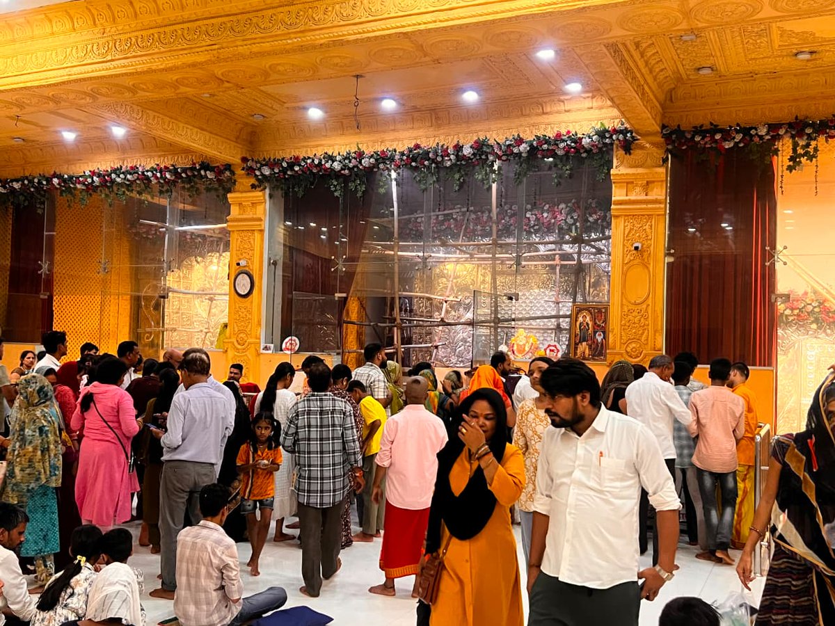bageshwardham's tweet photo. गुरु पूर्णिमा महोत्सव पर भिवंडी, मुंबई में हजारों श्रद्धालुओं ने श्रद्धापूर्वक पादुका पूजन किया और बालाजी सरकार के दिव्य दर्शन कर गुरु कृपा का लाभ प्राप्त किया। पूरा परिसर भक्ति, आस्था और जयघोषों से गुंजायमान रहा। https://t.co/kaKpJil3jo