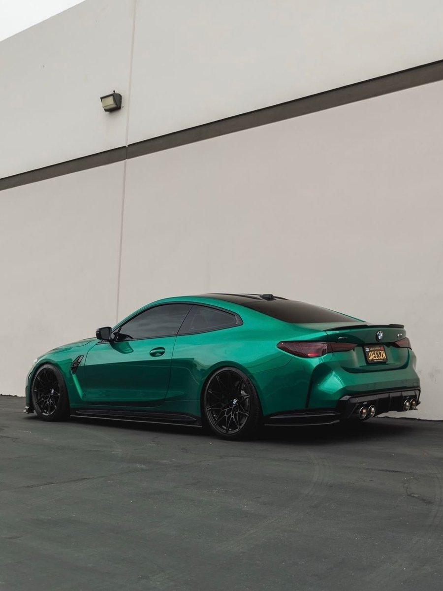 MarvelousRides's tweet photo. BMW M4 🐉

The modern BMW M4 proves one performance car can offer three very different personalities. The standard Coupé produces 480 hp with a six-speed manual, the rear-wheel-drive Competition delivers 510 hp, and the Competition with M xDrive raises output to 530 hp. https://t.co/Dsht0MjxY2