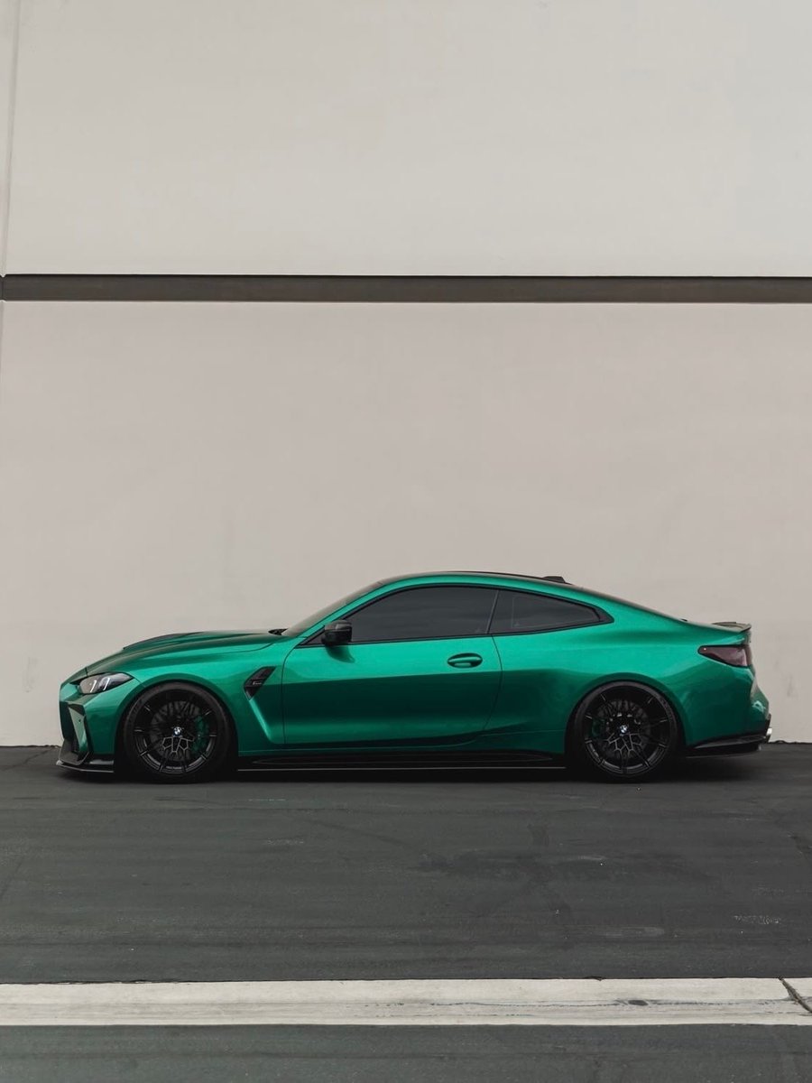 MarvelousRides's tweet photo. BMW M4 🐉

The modern BMW M4 proves one performance car can offer three very different personalities. The standard Coupé produces 480 hp with a six-speed manual, the rear-wheel-drive Competition delivers 510 hp, and the Competition with M xDrive raises output to 530 hp. https://t.co/Dsht0MjxY2