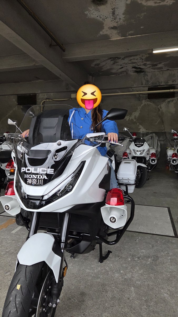 a1412_rumic's tweet photo. 職員さんによるとここまで聖地巡礼される方は少ないですよとのこと。
コメンタリーで話してたエンジン音はこのcbらしい
制服まで着せてもらえて震えた…
興奮しててもっと白バイの話聞こうと思ったけど白バイ跨らせてもらって満足してしまい聞き忘れた(꒪¯꒳​¯꒪) #ハイウェイの堕天使  #名探偵コナン https://t.co/ZcTKNOhFt3