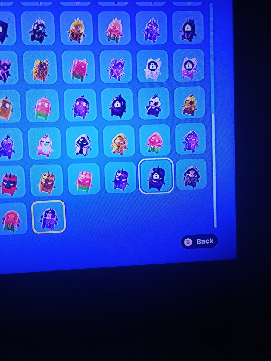 Benjamin139374's tweet photo. @Fortnite So I have the cube boss and cube earth masters but yet it's not showing I do i tried re extracting them resetting game modes my game nothing work anyone know what to do😭 https://t.co/rkxT9Hr0lK