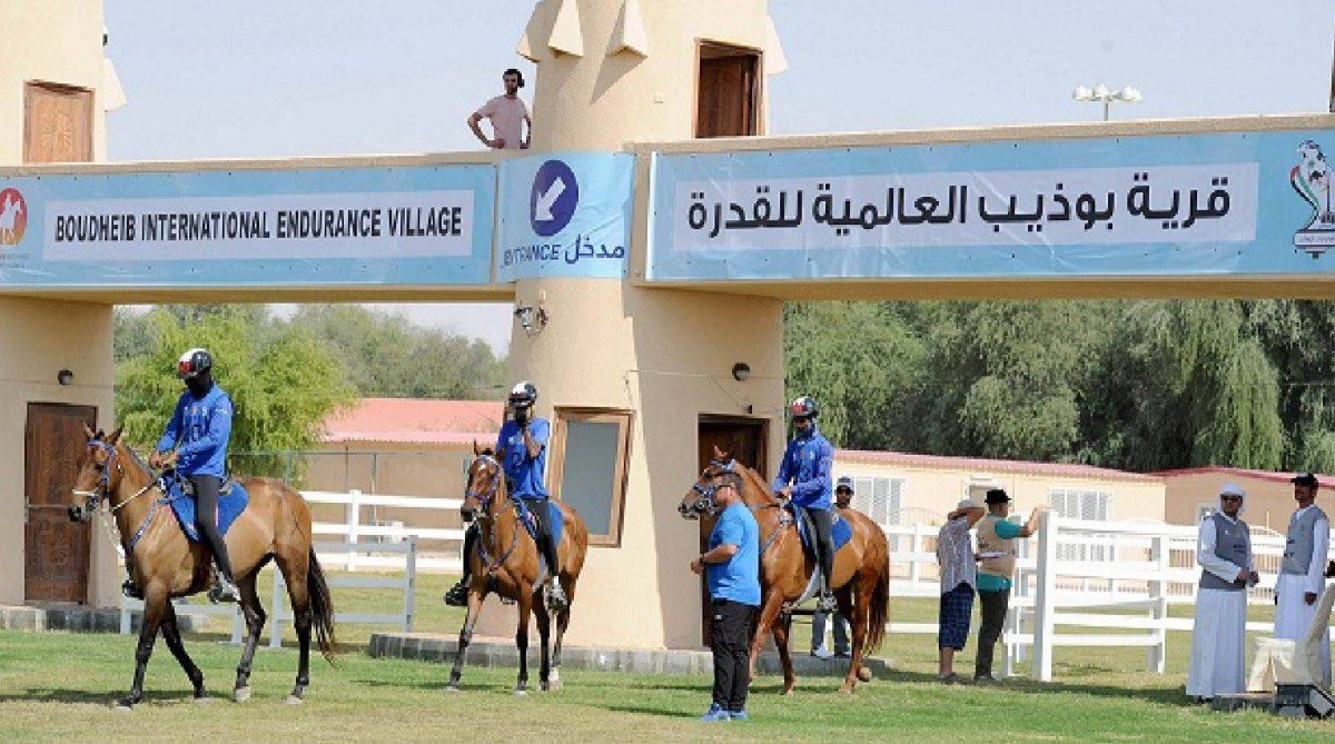 A_S_Almenhali10's tweet photo. أبوظبي 🇦🇪 تفوز باستضافة كأس العالم للقدرة 2026 👏 في قرية بوذيب العالمية للقدرة .

وأكد سمو الشيخ منصور بن زايد آل نهيان أن هذا الإنجاز يجسد الثقة الدولية التي تحظى بها دولة الإمارات، ويعكس جاهزية أبوظبي لتنظيم أكبر المحافل الرياضية العالمية، بما تمتلكه من بنية تحتية متطورة، وخبرات تنظيمية رائدة، ومنظومة متكاملة لاستضافة نخبة فرسان العالم.

كما أعرب سموه عن ثقته بقدرة فرسان وفارسات الإمارات على المنافسة بقوة وتحقيق نتائج مشرفة، بدعم القيادة الرشيدة التي جعلت من رياضة القدرة قصة نجاح إماراتية تتصدر الساحة العالمية.

ويؤكد هذا الفوز ثقة الاتحاد الدولي للفروسية بالإمارات، ويعزز مكانتها مركزاً عالمياً لرياضات الفروسية وتنظيم البطولات الدولية وفق أعلى المعايير .