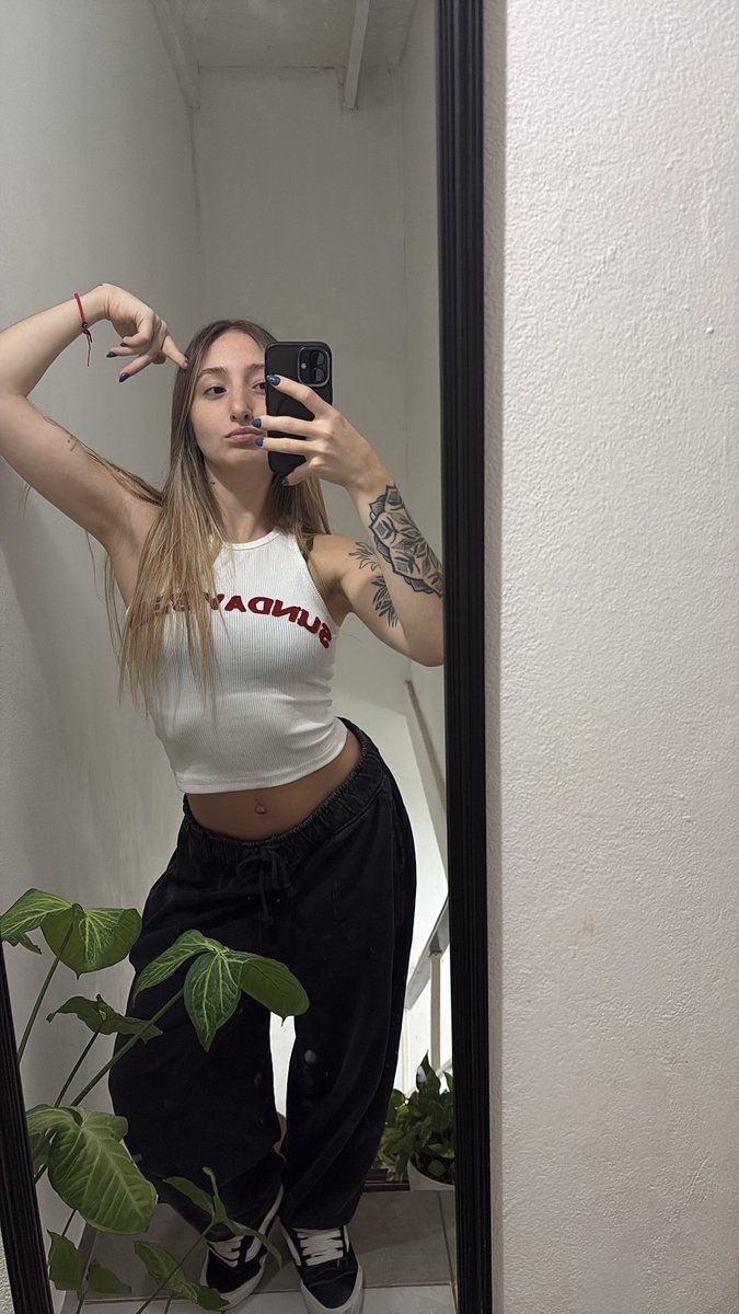 moonlitxeve's tweet photo. be honest... smash or pass? 👀 https://t.co/bQkcrQF7wV