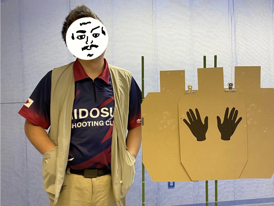 mgm_stg's tweet photo. じゃあそういうわけで、撃ったらタイムが5秒プラスされるターゲットを撃ってしまって記念撮影してるチャカさんでも置いときます。マッチ、楽しいよ。みんなもIDPAやろうよ！ https://t.co/TzuIiKWXvP