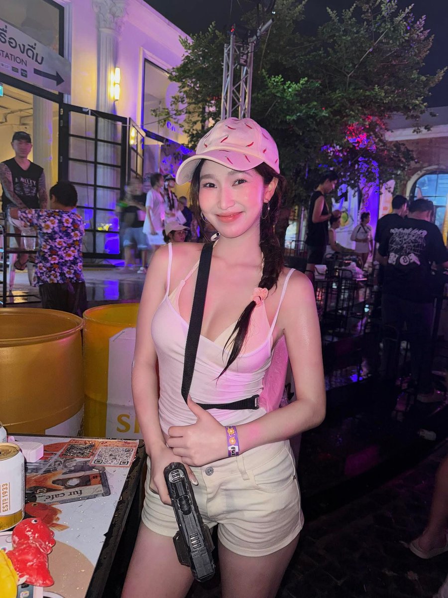 nn2940zx's tweet photo. ทะเลยังมีทราย  แล้วเมื่อไรนายจะมีใจ🥱💁🏻‍♀️🤍 https://t.co/alc1lx4fni