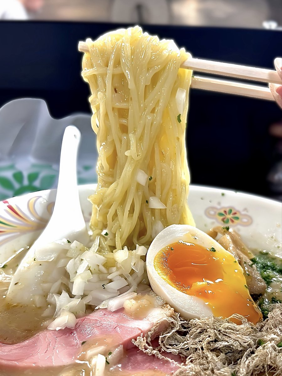 zenchan168's tweet photo. 📍練翠 | 静岡県沼津市

◆限定 
　冷たいぜ 魚粉こくまろ
　とろとろらーめん（塩）··········¥1,100
※塩 or 醤油

魚介系と玉ねぎって本当に合うよなぁ♡︎
夏の楽しみができました😋

#練翠
#冷たいぜ魚粉こくまろとろとろらーめん
#冷やしラーメン
#町中華
#沼津グルメ https://t.co/9kYyGP4lBi