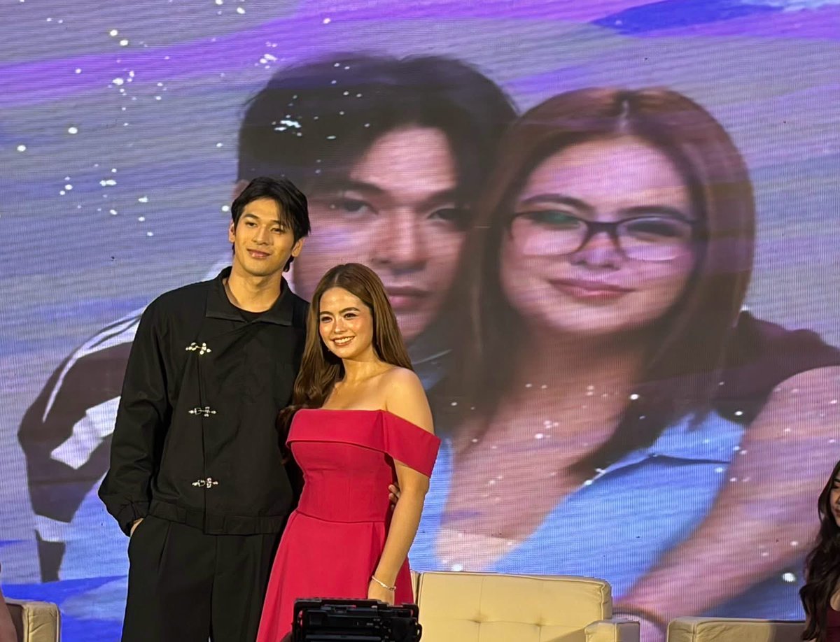 4KDTD's tweet photo. ViArkin looking at WilBea 🥹

grabe yung picture ng ViArkin parang hindi talaga papakawalan ni Arkin si Via 😭 parang ganon din yung portrayer 😬 https://t.co/IZ77OC75ii