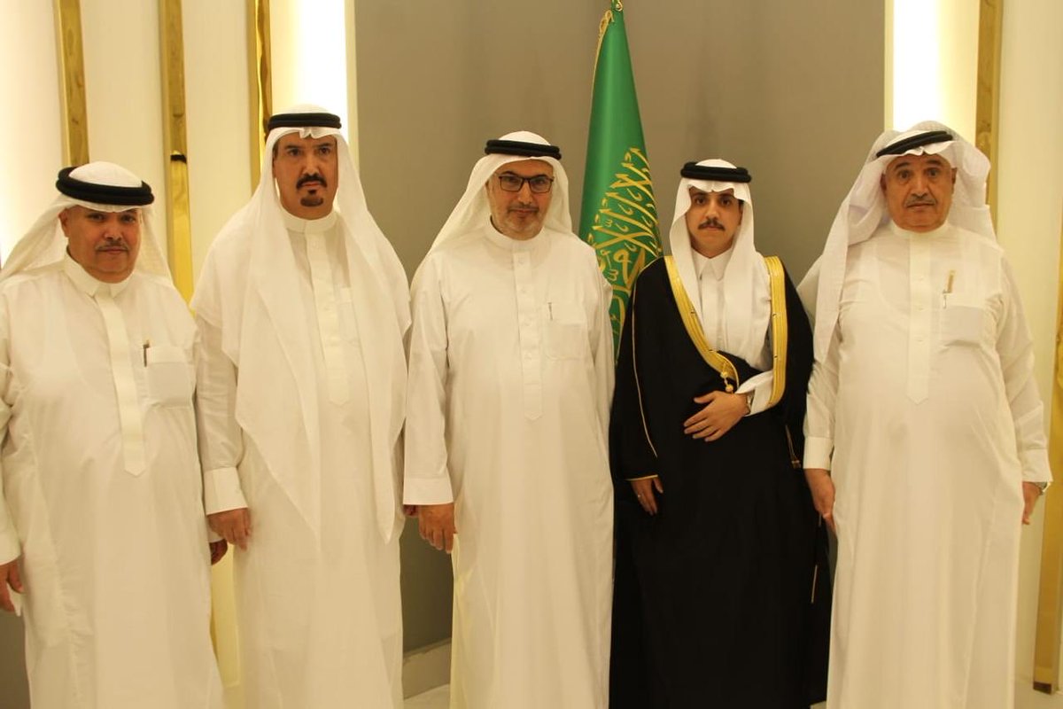 Al_ARobai's tweet photo. سعدنا البارحة بمشاركة ابننا محمد بن مهدي الرباعي حفل زواجه،بارك الله له،وكانت فرحتنا مضاعفة بمشاركة الأقارب والأصدقاء والمعارف الذين كانوا إضافةً للحفل والمناسبة.العقبى لكم ولأحبابكم🌹🤲🌹 https://t.co/8afmf8RUrT